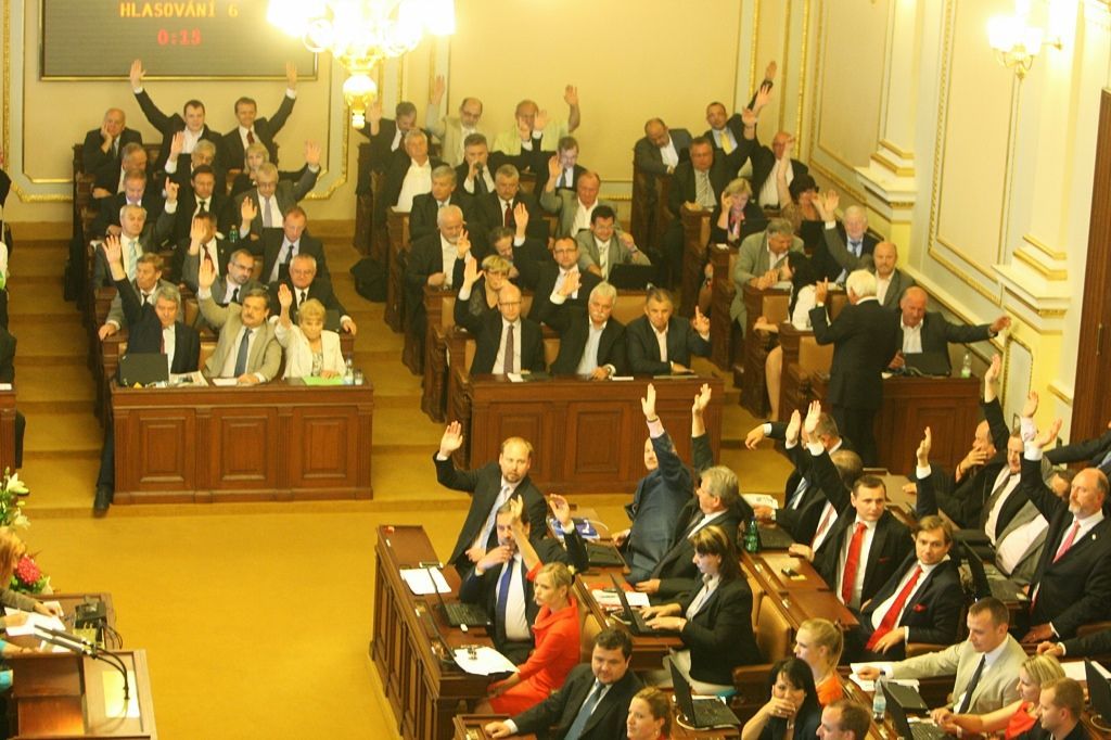 Sněovna jedná o svém rozpuštěn