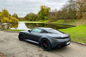 Brit se usadil v Praze a začal úřadovat. Osm důvodů, proč milovat Aston Martin DB12