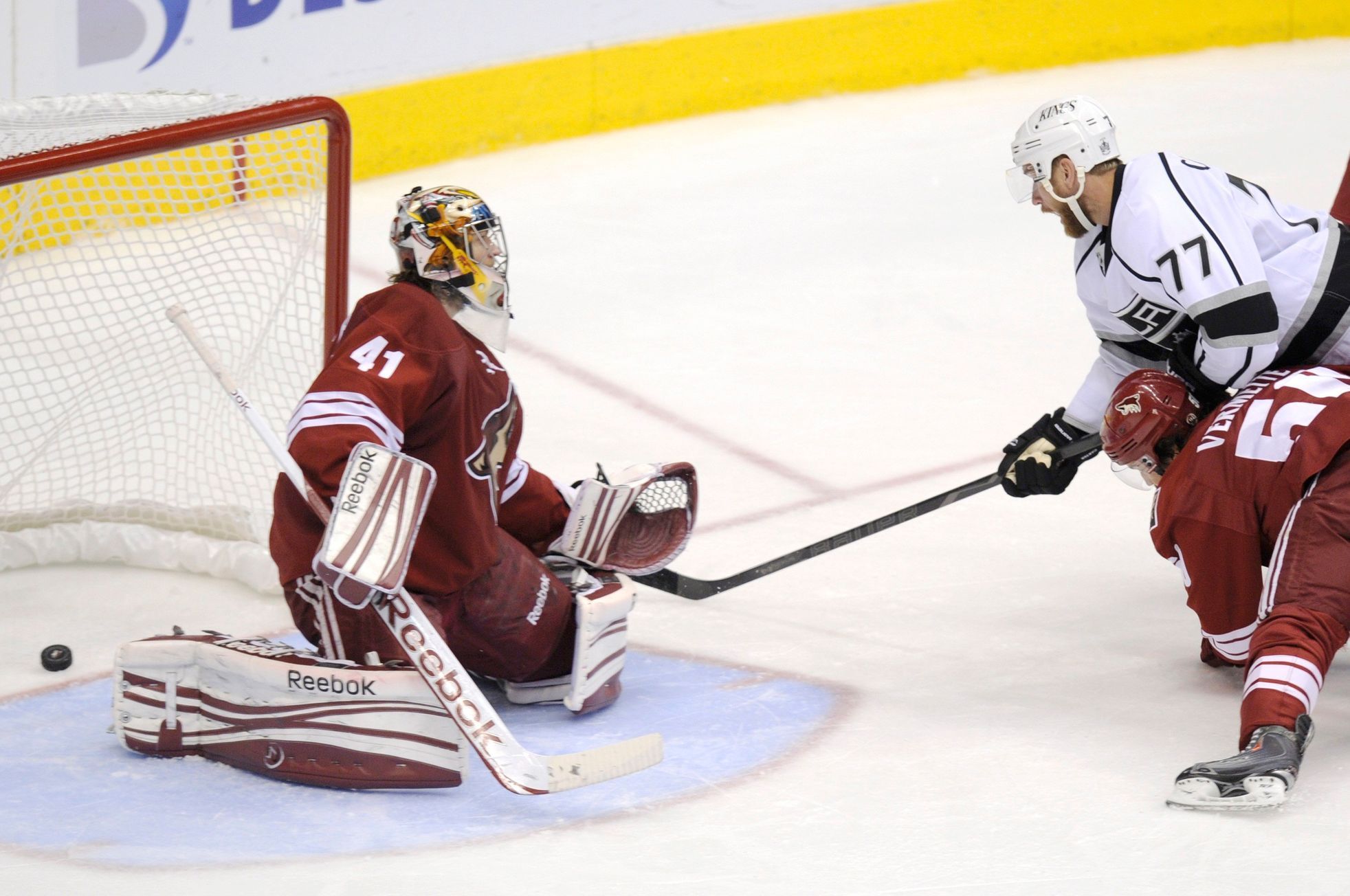 Carter dává gól v zápase Phoenix Coyotes - LA Kings