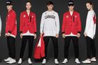 Dokonce i americké servery včetně Forbes.com uznávají, že kanadské oblečení je vůbec nejpovedenější. Navrhlo ho návrhářské duo Dsquared2, outfity vyrobila značka Hudson’s Bay Company.