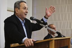 Izraelský expremiér a šéf obrany Barak končí v politice