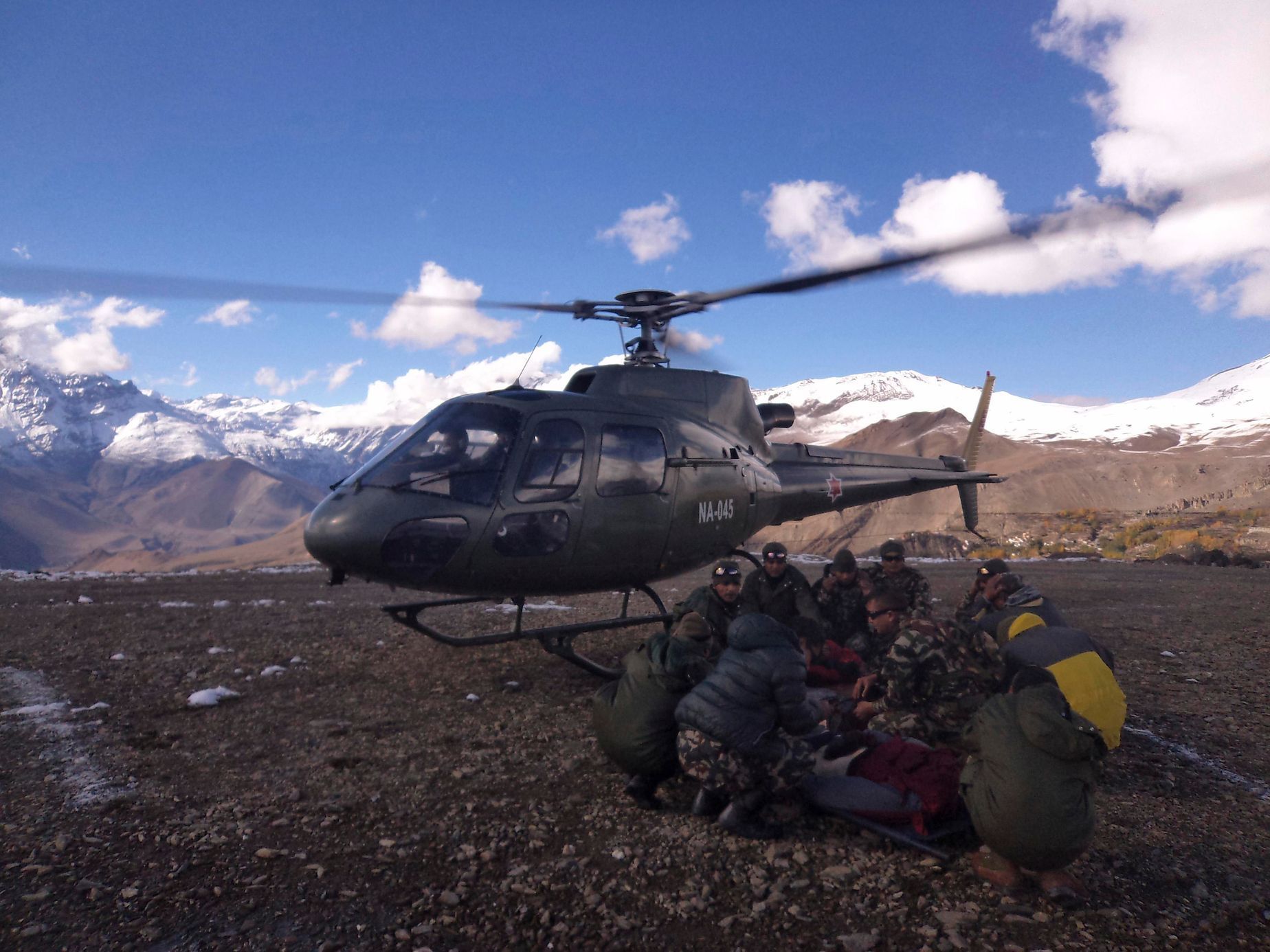Nepál - záchranné práce u Annapurny