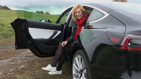 Poprvé za volantem Tesly Model 3 v Česku