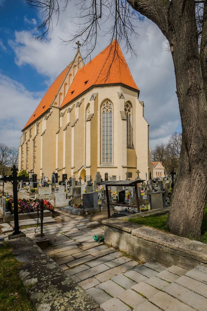 Pohled na kostel svatého Jiljí, kde byly objeveny zcela zachovalé části původní výzdoby