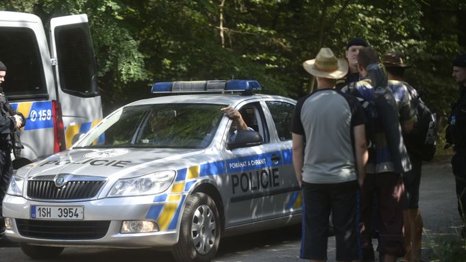 Policie na místě technoparty u Osečku.