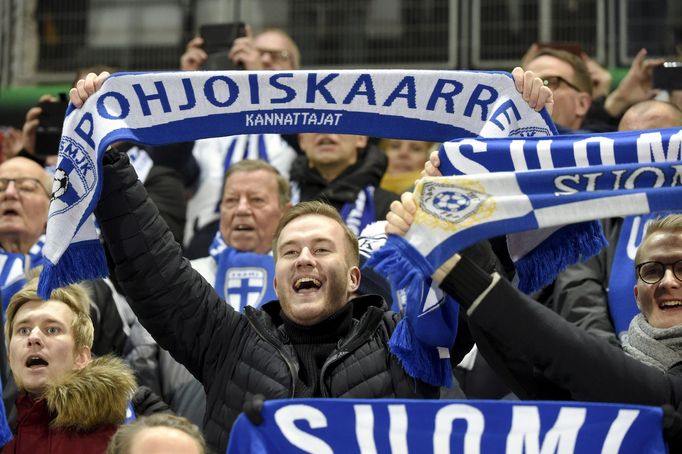 Soccer Football - Euro 2020 - Group J Qualification - Finland v Liechtenstein - Helsinki, Finland November 15, 2019. Team Finland fans celebrate the first goal. Lehtikuva