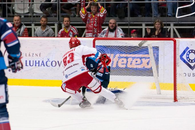 Třinec - Chomutov. 8. kolo extraligy 2016/17. Adamský, Laco