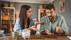 finance peníze rozpočet účet úspory dluh výplata ilustrace
