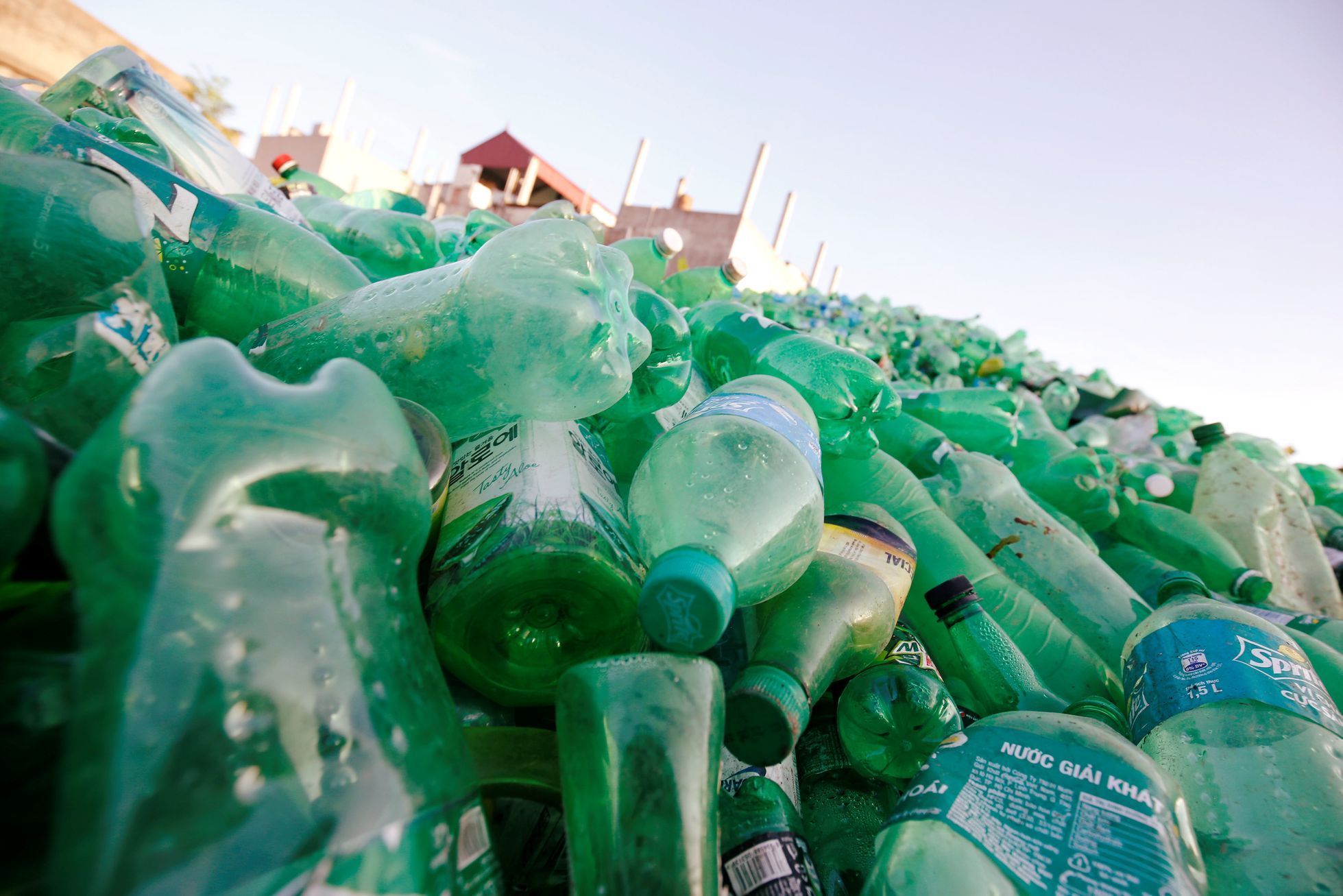 Plasty odpadky ekologie lahve