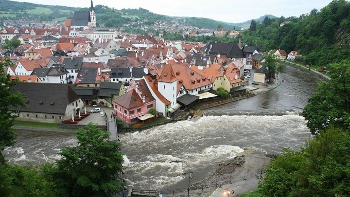 Škoda, kterou na jihu Čech napáchala červnová povodeň, se odhaduje na dvě miliardy korun.