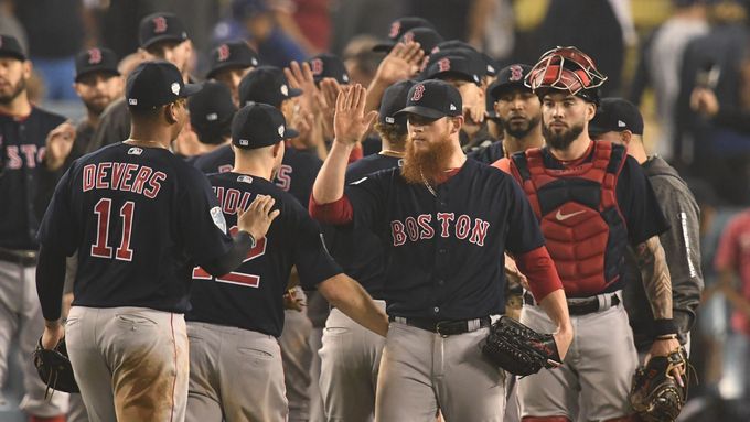 Baseballisté Bostonu mají na dosah celkové vítězství v MLB po pěti letech.