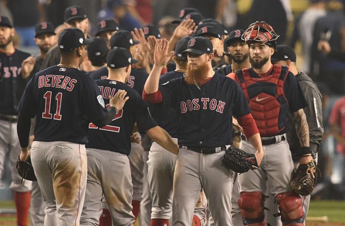 MLB 2018: Los Angeles Dodgers - Boston: Hostující hráči slaví vítězství ve čtvrtém utkání Světové série.