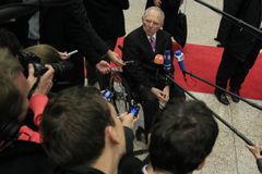 Schäuble pohrozil rezignací. Přiznal spory s Merkelovou