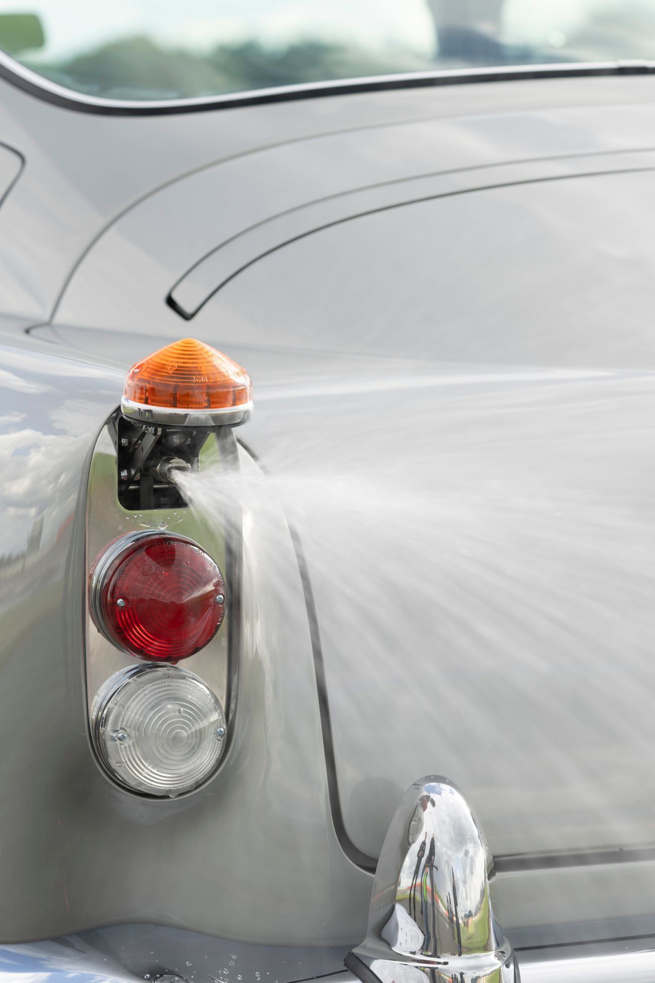 Aston Martin DB5 Bond Continuation