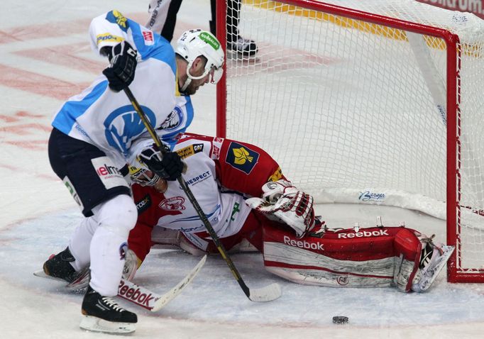 Hokej, extraliga, Slavia - Plzeň: Dominik Furch - Ondřej Kratěna