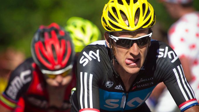 Loňský vítěz Tour de France Bradley Wiggins spadl a propadl se na 23. příčku.