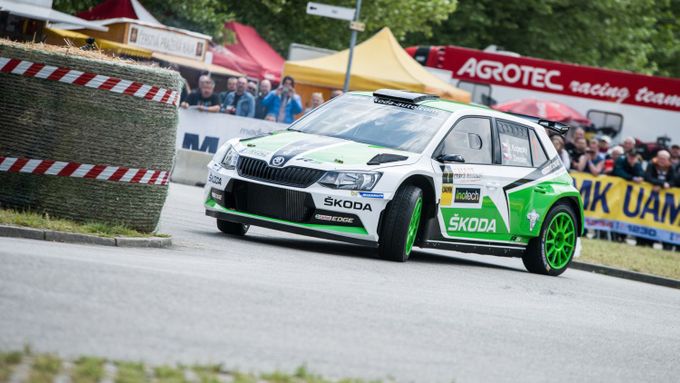 Jan Kopecký se Škodou Fabia R5 na trati Rallye Šumava Klatovy.