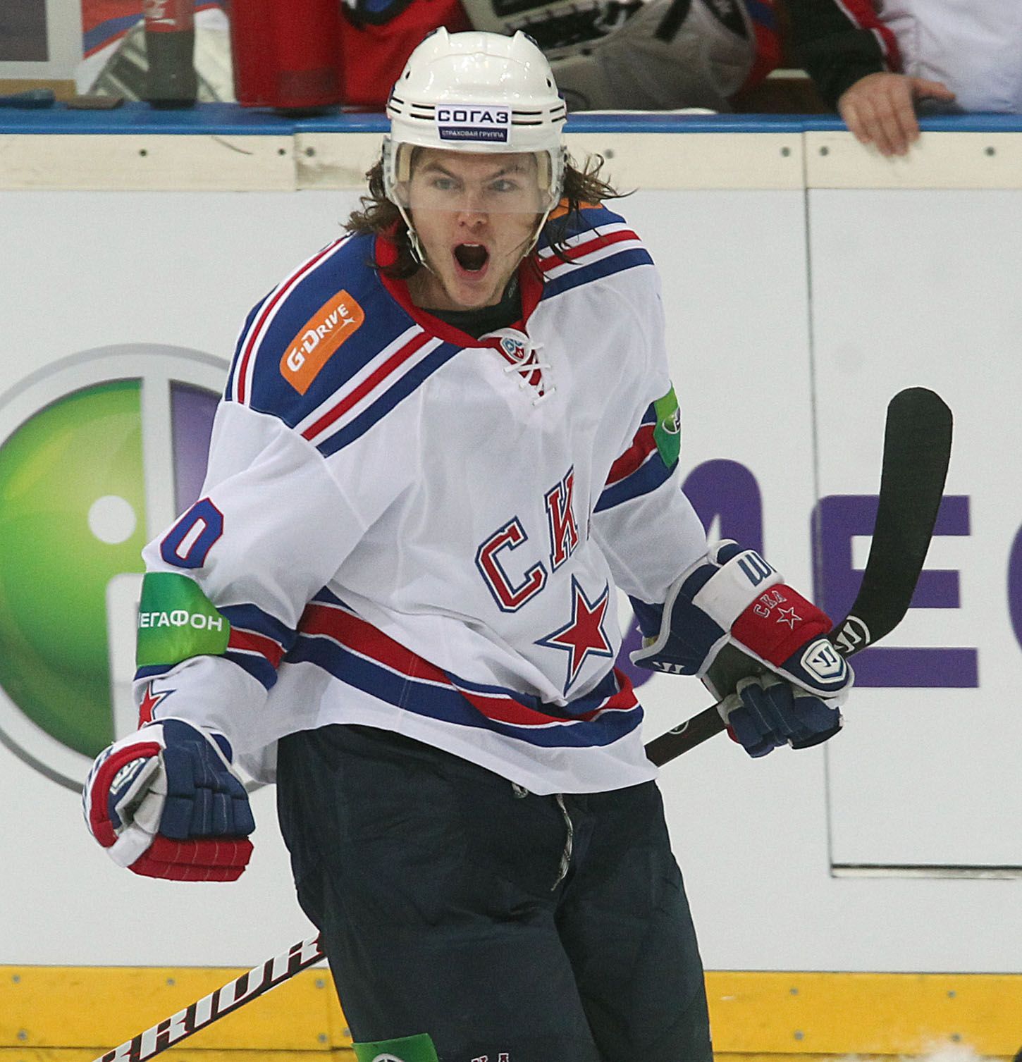 Hokejista SKA Petrohrad Viktor Tichonov v utkání KHL proti Lvu Praha.