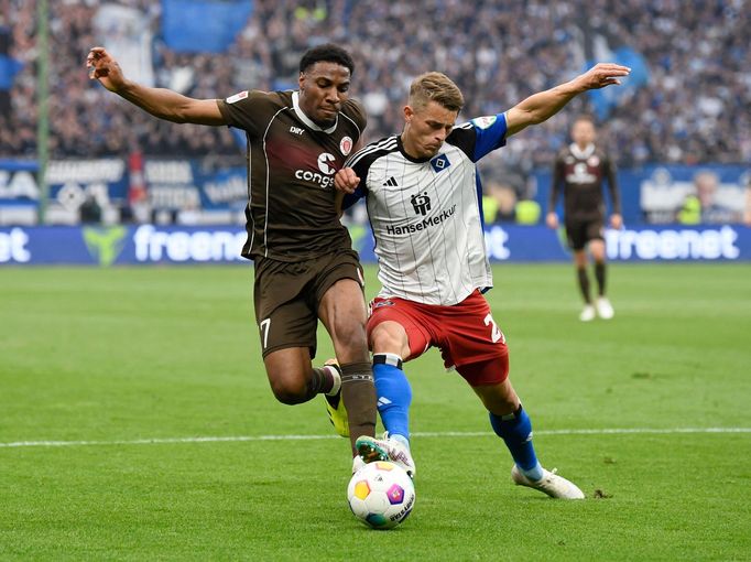 Momentka z letošního hamburského derby St.Pauli - Hamburger SV.