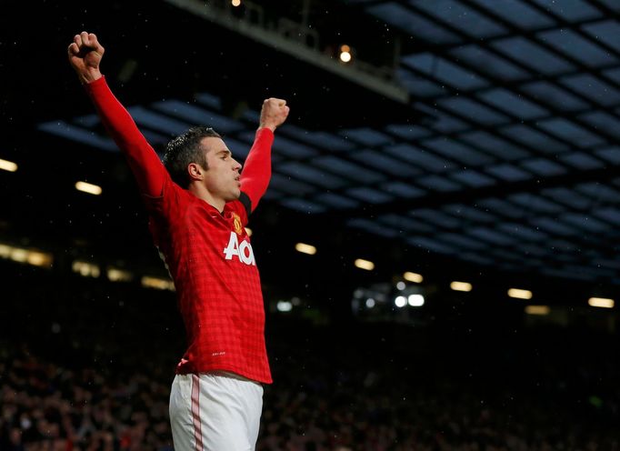 Kanonýr Manchesteru United Robin van Persie se raduje z gólu v zápase 26. kola Premier League proti Evertonu