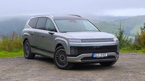 První jízda s Ioniqem 9: Nadržuje podnikatelům a na pátých dveřích má vychytávku