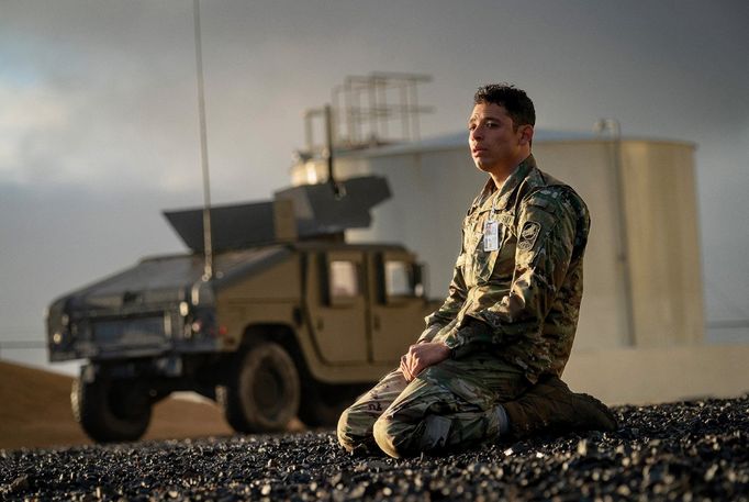 Anthony Ramos ve filmu Dům plný dynamitu.