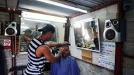Peníze se skládaly z jednorázového bonusu 195 tisíc rublů (přes 45 tisíc korun) a následného měsíčního platu 204 tisíc rublů (přes 47 tisíc korun).