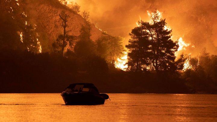 Čeští hasiči vyrazili do Řecka, kolegům od Atén pomůžou v boji s lesními požáry; Zdroj foto: Reuters