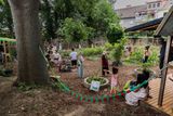 Akce se koná na více místech. V prostoru WH22 hanojský kolektiv Nhà Sàn vypěstoval zahradu ze semínek a plodů, které věnovali příslušníci německé vietnamské menšiny.