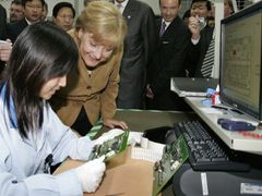 Merkelová  v Nan-ťingu: nejen byznys, ale i lidská práva.