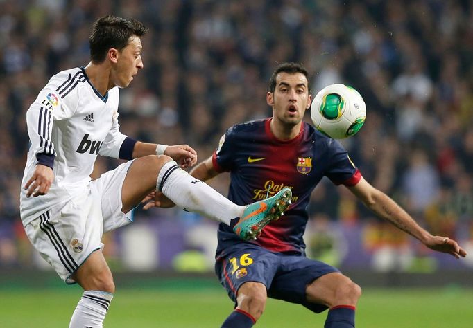 Real Madrid - FC Barcelona:  Mesut Özil - Sergio Busquets