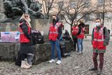 Šestnáct dobrovolníků Českého červeného kříže nastoupilo třeba také do ústecké Masarykovy nemocnice, která spadá spolu s dalšími čtyřmi nemocnicemi v Ústeckém kraji pod společnost Krajská zdravotní.