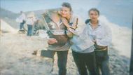 Valentina Utočenková s dalšími turisty během výpravy v srpnu 1993.