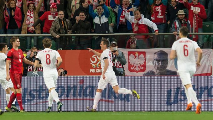 Arkadiusz Milik slaví první polskou branku v zápase s reprezentací České republiky.