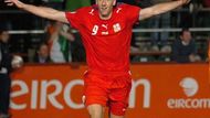 Jan Koller se raduje z vyrovnávacího gólu v utkání kvalifikace ME 2008 s Irskem.