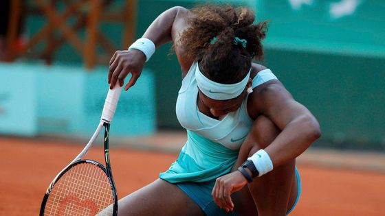 FOTO Superfavoritka končí, Serena Williamsová je na kolenou