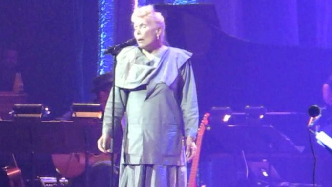 Joni Mitchell v roce 2013 na oslavě svých sedmdesátin zpívala Furry Sings The Blues.