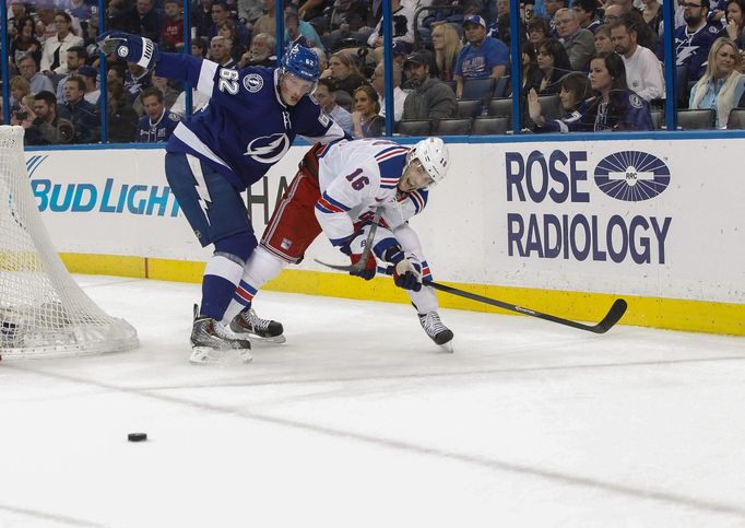 NHL: New York Rangers vs Tampa Bay Lightning (Šustr a Brassard)