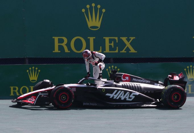 Havárie Kevina Magnussena (Haas) ve VC Brazílie F1 2023