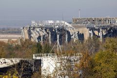 Z klenotu jsou trosky. Letiště v Doněcku je jako Ukrajina