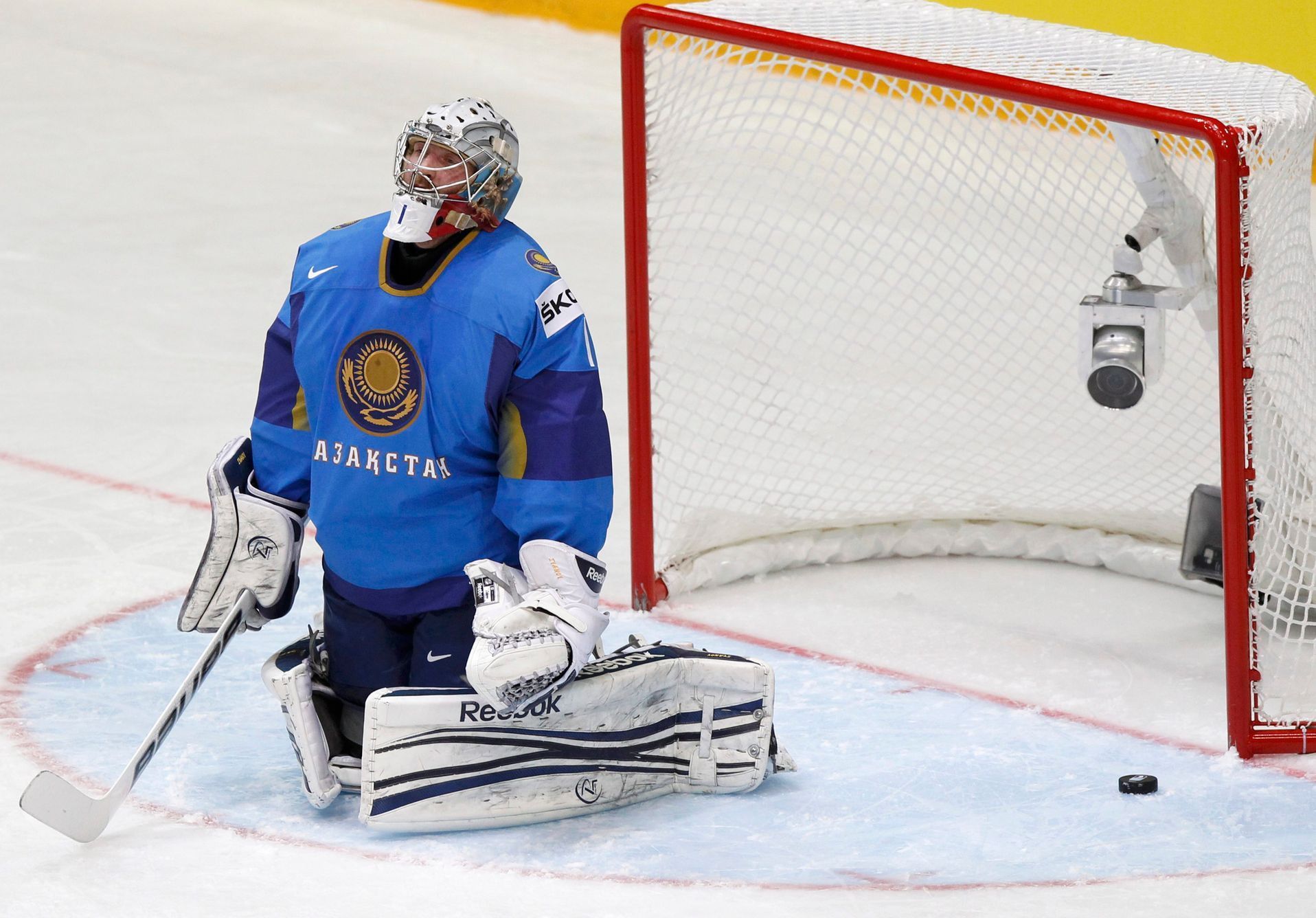 Brankář Ivanov v utkání Kazachstán - Francie