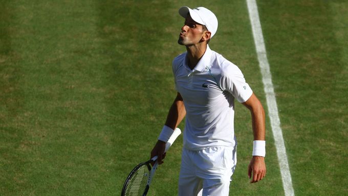 Novak Djokovič půjde v neděli do rekordního 32. grandslamového finále.