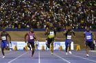 Usain Bolt naposledy v sobotu naposledy v kariéře zavodil na Jamajce před domácími diváky. V Kingstonu jeho závod sledovala narvaná atletická aréna pro třicet tisíc diváků.