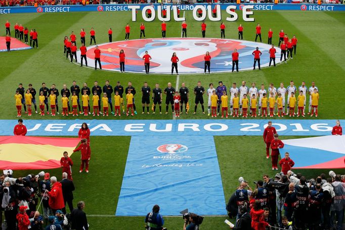 Euro 2016, Česko-Španělsko: zahájení