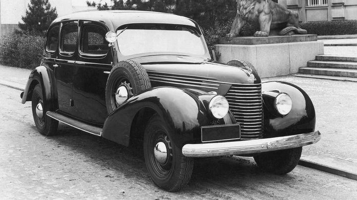 První Superb vyrobila Škoda před 87 lety. Přežil i válku a dostal dokonce osmiválec; Zdroj foto: Škoda Auto