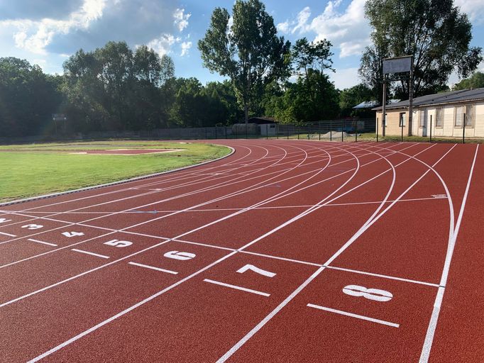 Zrekonstruovaný atletický stadion v Hodoníně