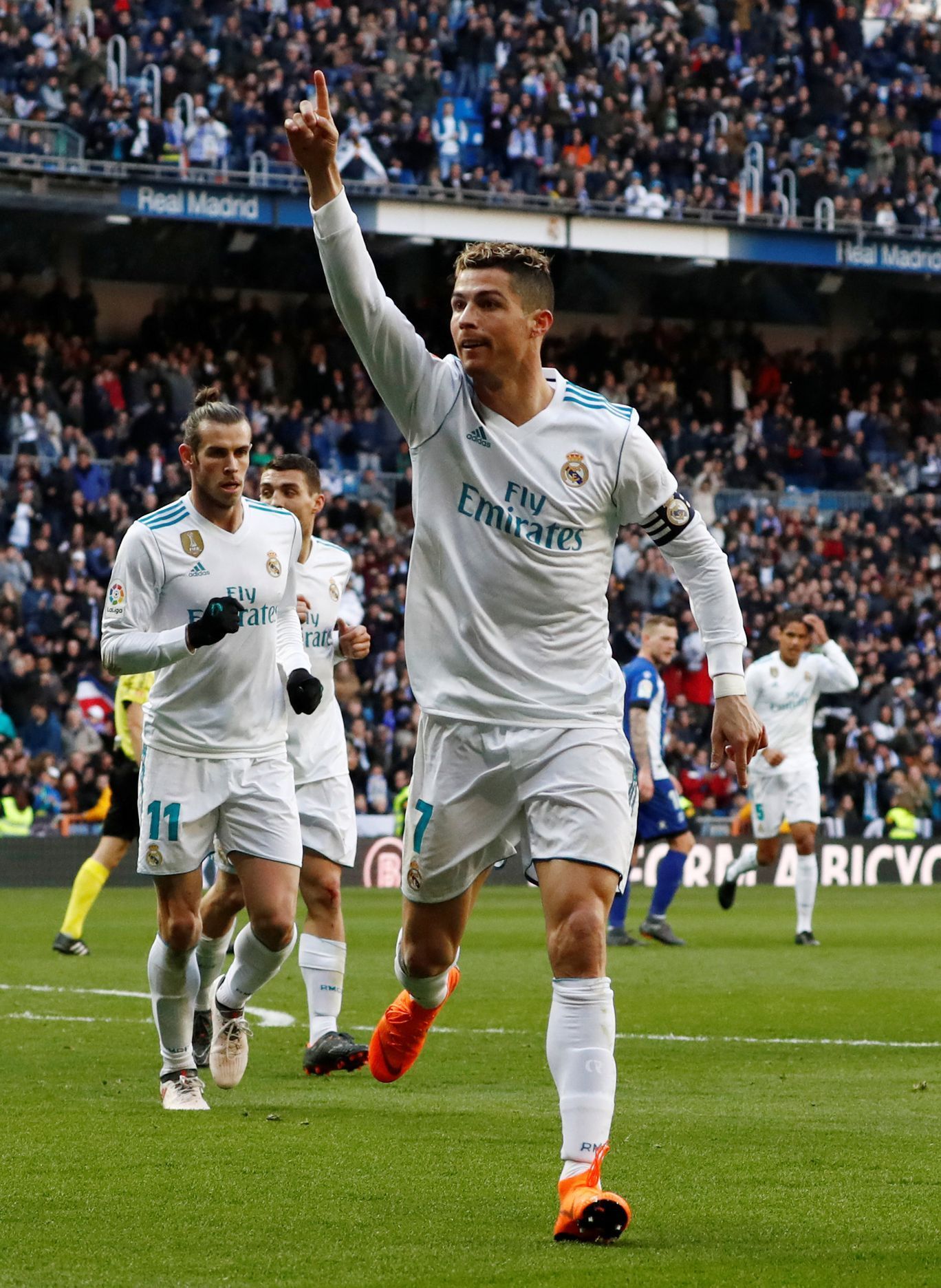 Cristiano Ronaldo slaví gól při výhře Realu Madrid 4:0 nad Alavésem
