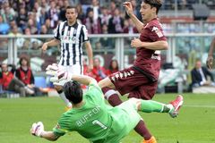 Juventus prohrál v turínském derby, ale stále jasně vede