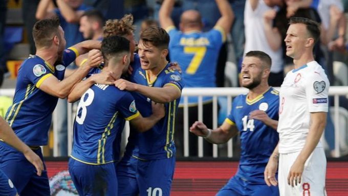 V prvním vzájemném zápase s Českem slavili fotbalisté Kosova. Jak dopadne odveta?