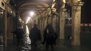 People walk in a flooded St Mark's Square at night during a period of seasonal high water in Venice November 1, 2012. The water level in the canal city rose to 140 cm (55 inches) above normal, according to the monitoring institute. REUTERS/Manuel Silvestri (ITALY - Tags: ENVIRONMENT SOCIETY TRAVEL DISASTER) Published: Lis. 1, 2012, 8:12 dop.